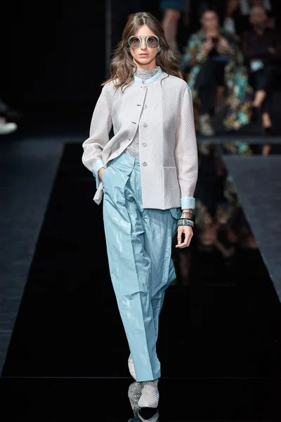 Look 16